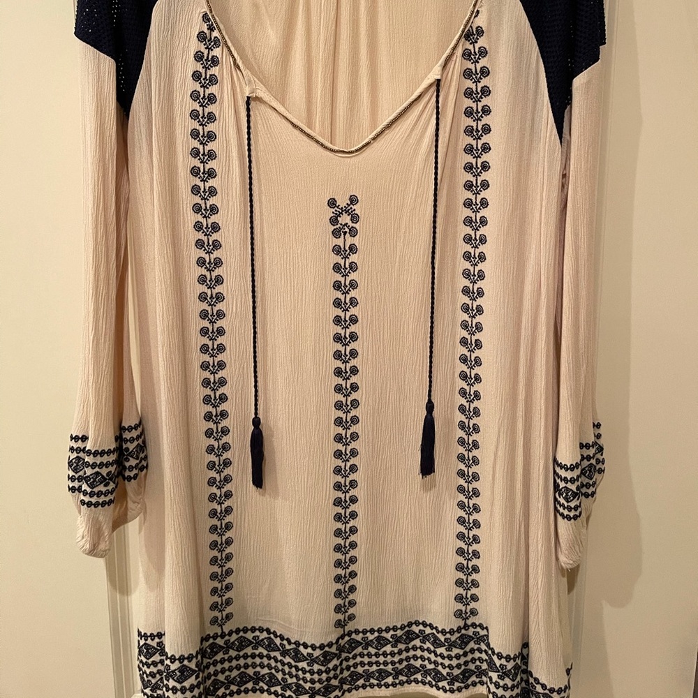 Umgee sleeve top with navy accents - Picture 4 of 4